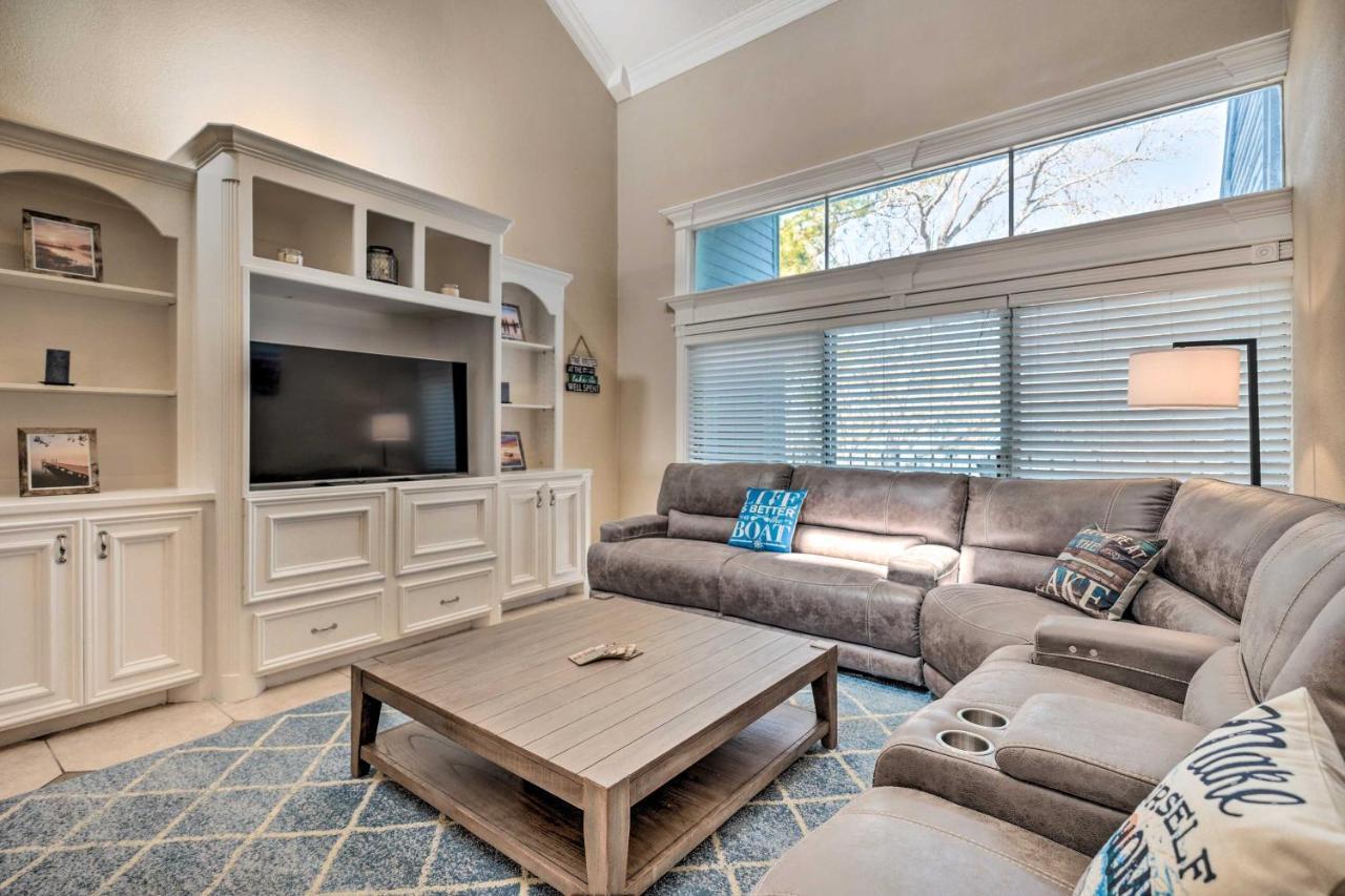 Idyllic Montgomery Condo With Pool And Lake View! Kültér fotó