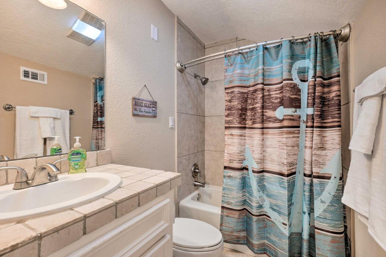 Idyllic Montgomery Condo With Pool And Lake View! Kültér fotó