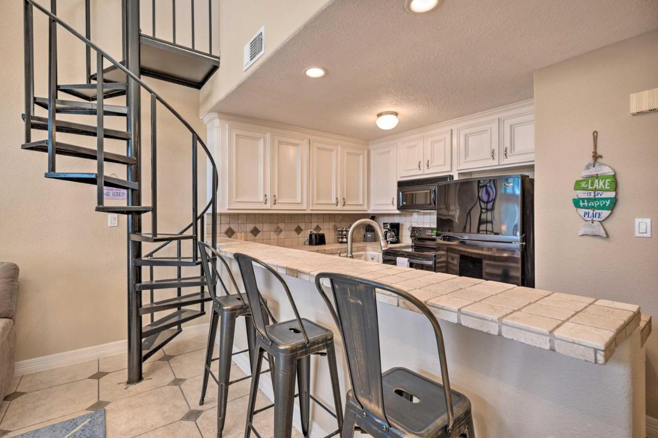 Idyllic Montgomery Condo With Pool And Lake View! Kültér fotó