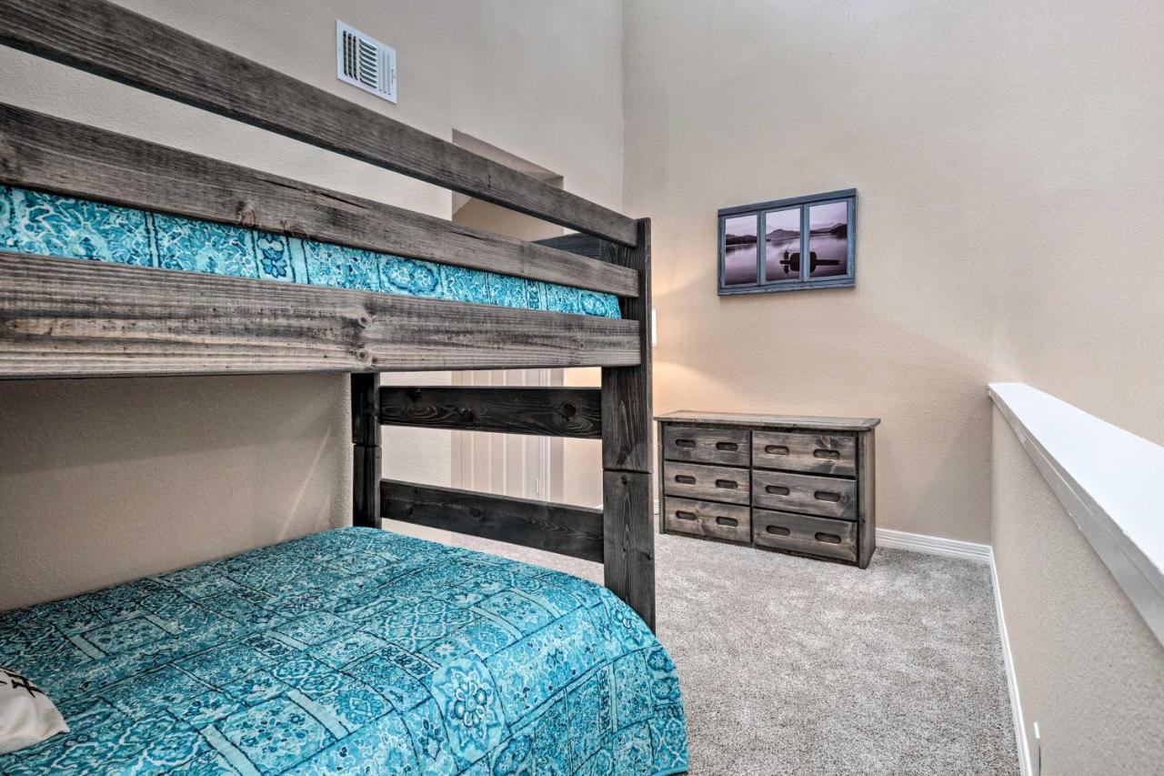 Idyllic Montgomery Condo With Pool And Lake View! Kültér fotó