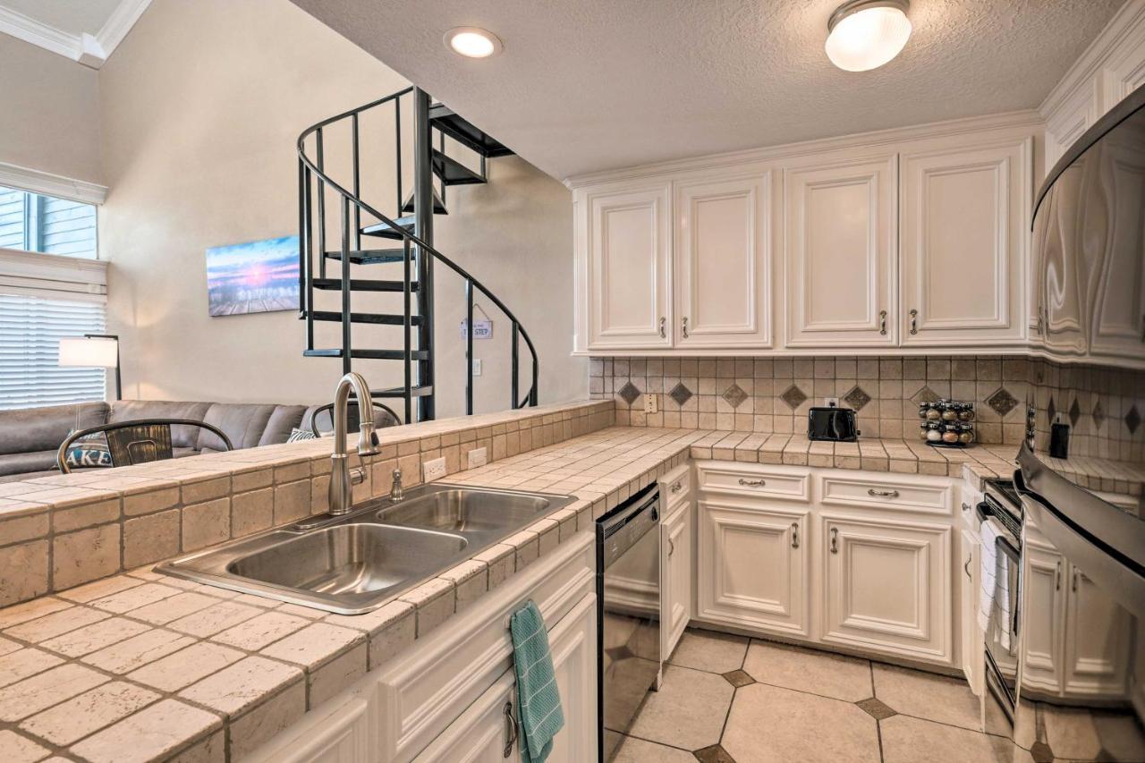 Idyllic Montgomery Condo With Pool And Lake View! Kültér fotó
